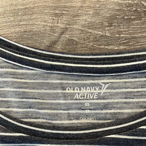 Old navy shirt - Picture 3 of 4